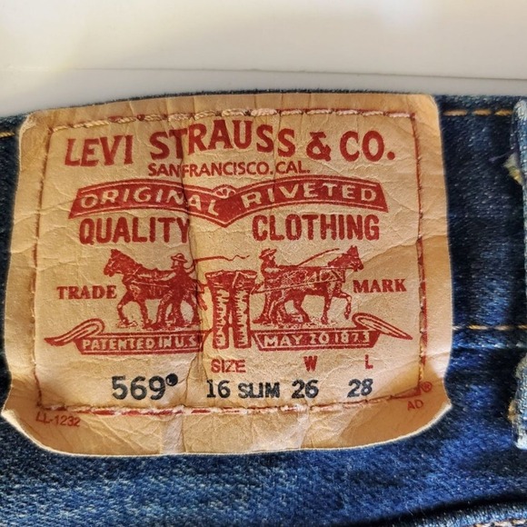 Levi's 569 Jean Shorts Womens Sz 26 Loose Straight Cutoff Fringe Medium Wash - Picture 3 of 8